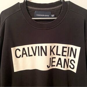 Calvin klein jeans black crewneck with graphic front!